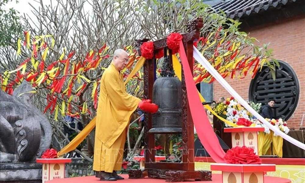 Nearly 18,500 pagodas nationwide to ring bells to pray for national peace, prosperity
